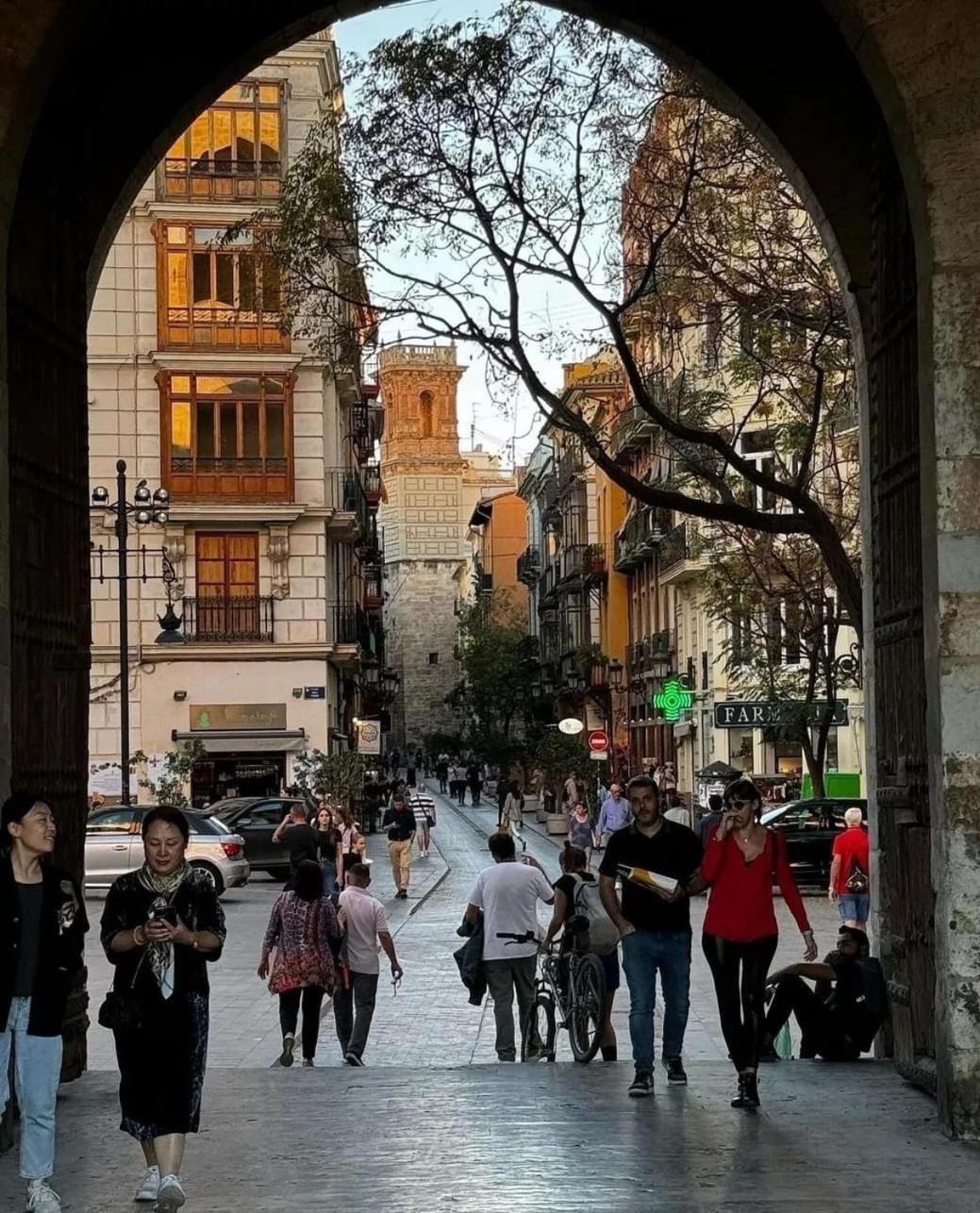 Mirador 1 Del Mercado Central - Habitacion Con Bano Privado En El Centro De La Ciudad Vella Valencia Ngoại thất bức ảnh